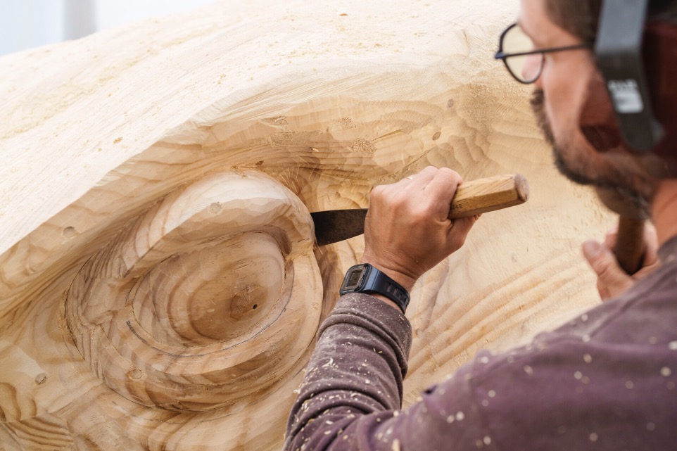 Les sculpteurs de la Machine travaillant la tête du Varan de Voyage